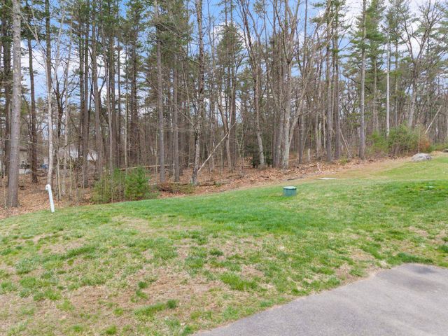 22 Rolling Woods Drive, Hudson, NH 03051