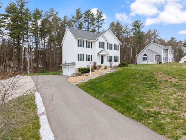 22 Rolling Woods Drive, Hudson, NH 03051