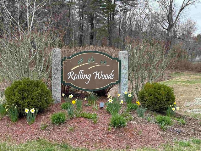 22 Rolling Woods Drive, Hudson, NH 03051