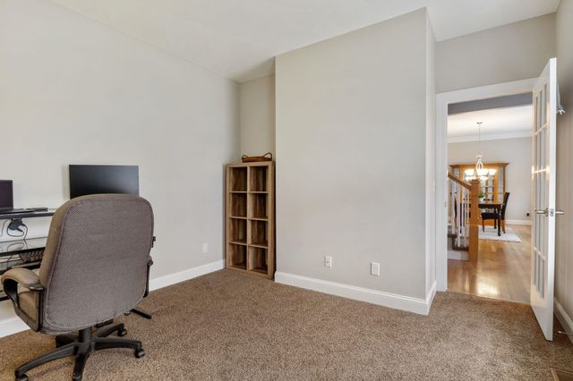 22 Rolling Woods Drive, Hudson, NH 03051