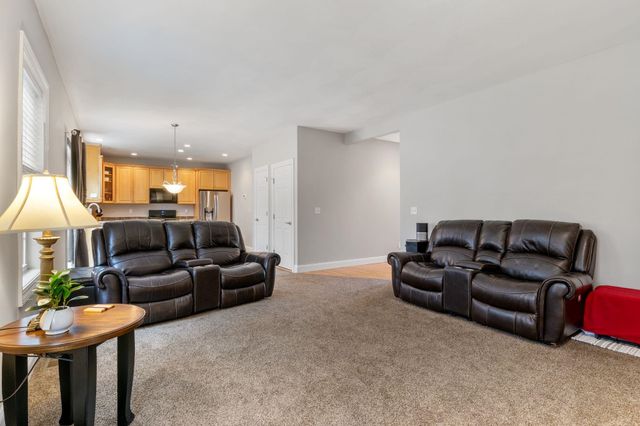 22 Rolling Woods Drive, Hudson, NH 03051