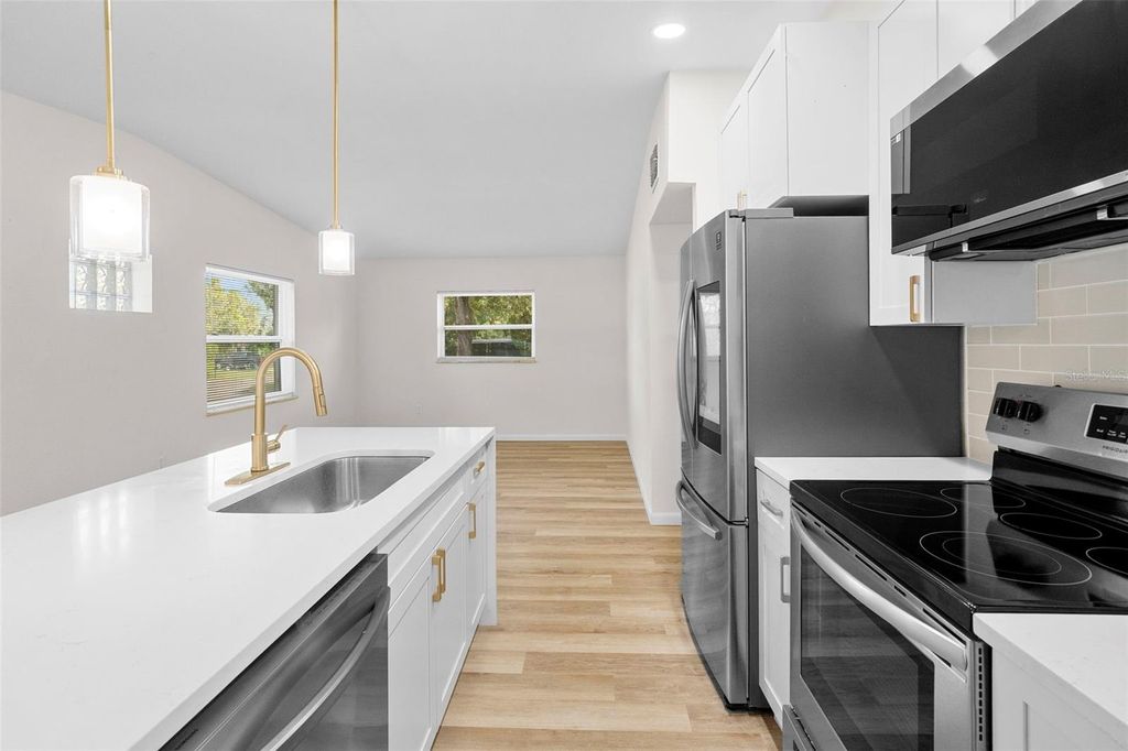 Image 11 of property listing at 3202 KATHLEEN DRIVE, Orlando, FL 32810