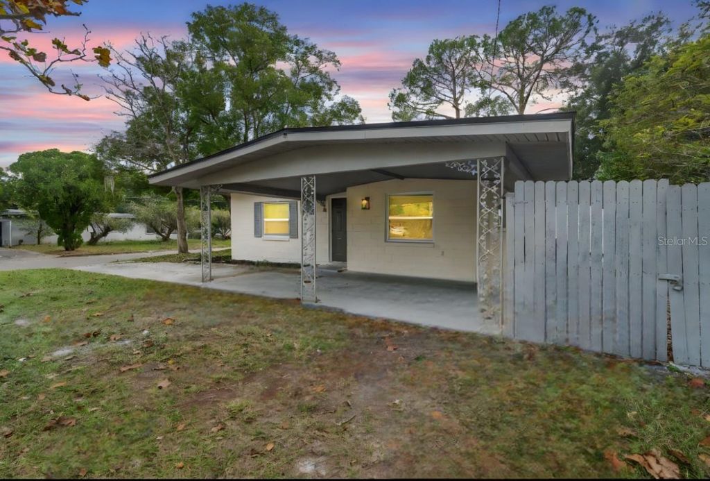 Image 3 of property listing at 3202 KATHLEEN DRIVE, Orlando, FL 32810