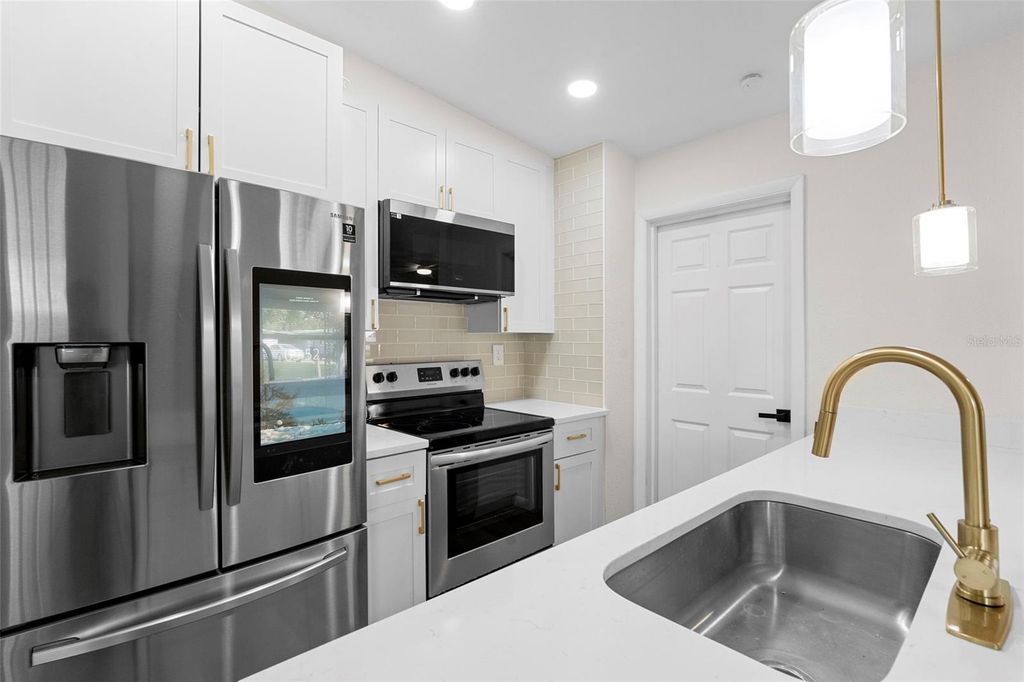 Image 10 of property listing at 3202 KATHLEEN DRIVE, Orlando, FL 32810