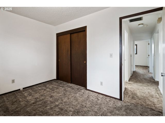 11613 PACIFIC Ct Ne, Woodburn, OR 97071