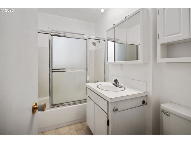 11613 PACIFIC Ct Ne, Woodburn, OR 97071