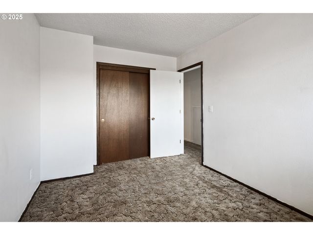 11613 PACIFIC Ct Ne, Woodburn, OR 97071