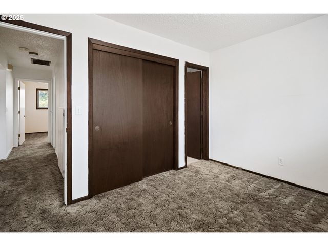 11613 PACIFIC Ct Ne, Woodburn, OR 97071