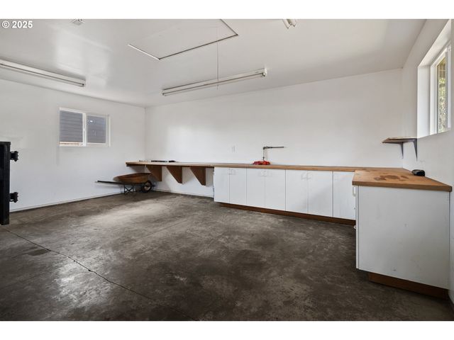 11613 PACIFIC Ct Ne, Woodburn, OR 97071