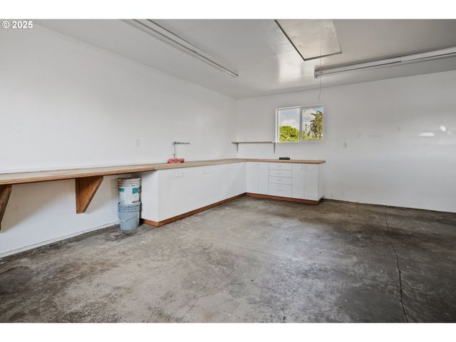 11613 PACIFIC Ct Ne, Woodburn, OR 97071