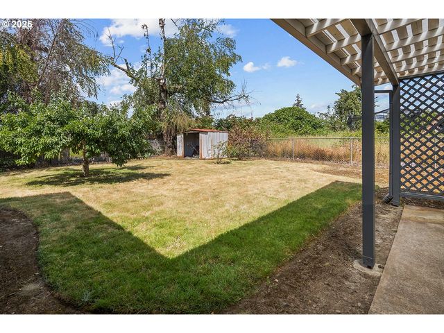 11613 PACIFIC Ct Ne, Woodburn, OR 97071