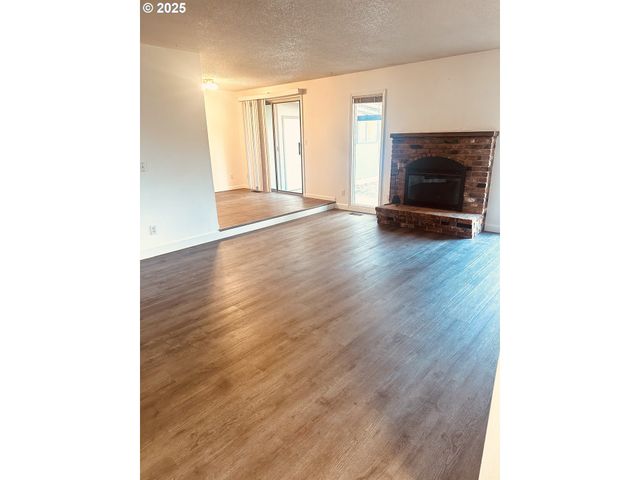 11613 PACIFIC Ct Ne, Woodburn, OR 97071