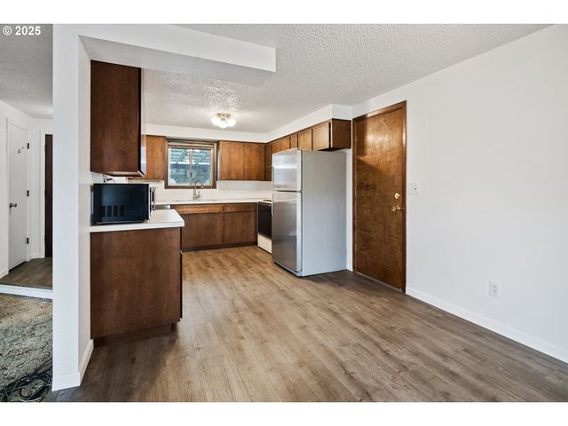 11613 PACIFIC Ct Ne, Woodburn, OR 97071