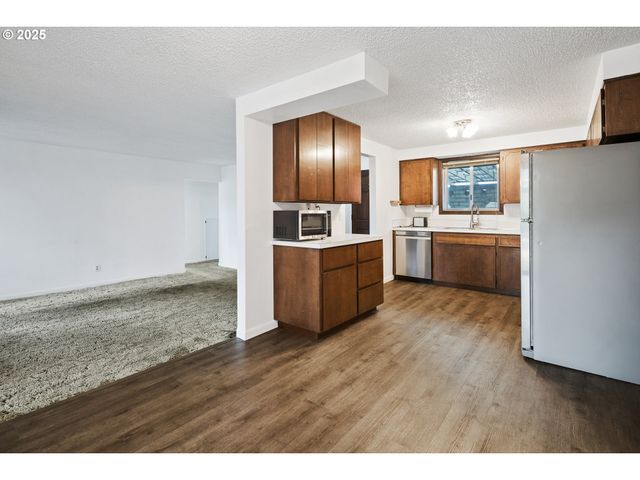 11613 PACIFIC Ct Ne, Woodburn, OR 97071