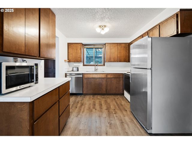 11613 PACIFIC Ct Ne, Woodburn, OR 97071