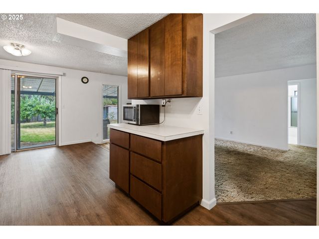 11613 PACIFIC Ct Ne, Woodburn, OR 97071