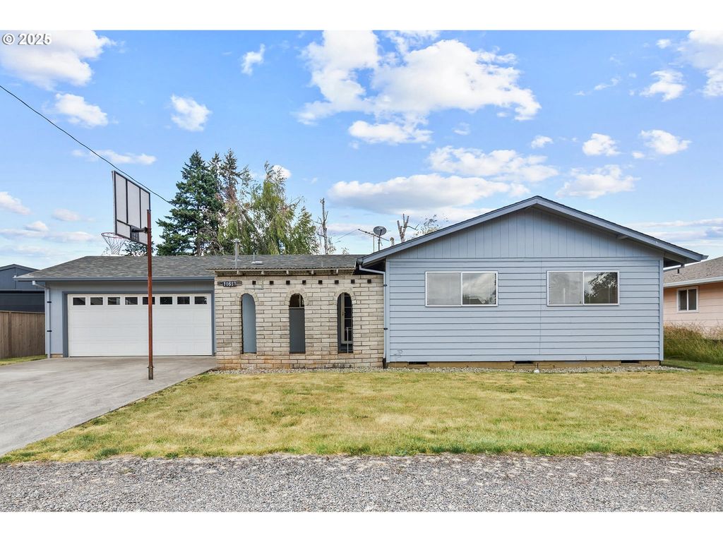 11613 PACIFIC Ct Ne, Woodburn, OR 97071