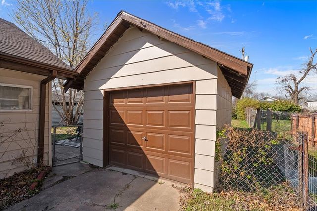 1010 W 3rd Street, Coffeyville, KS 67337