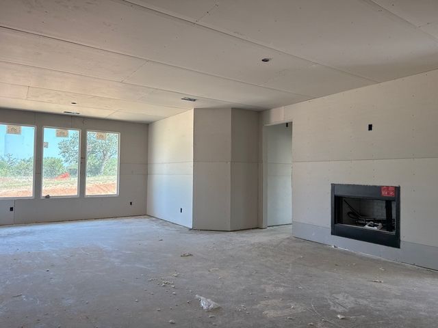 205 Oak Grove Way, Springtown, TX 76082