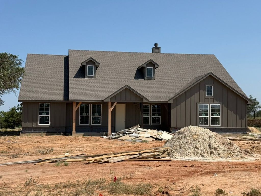 205 Oak Grove Way, Springtown, TX 76082