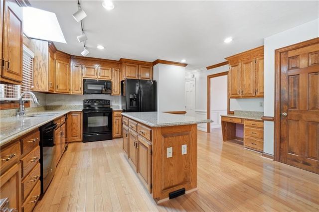 3707 Sandpiper LN, Chesapeake, VA 23325