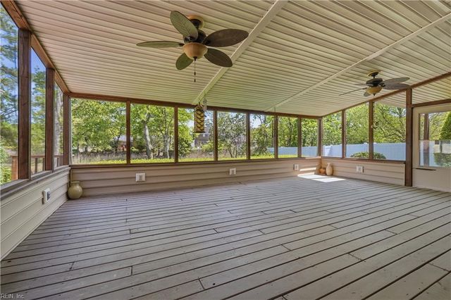 3707 Sandpiper LN, Chesapeake, VA 23325