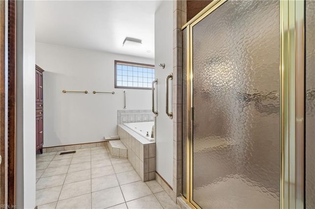 3707 Sandpiper LN, Chesapeake, VA 23325