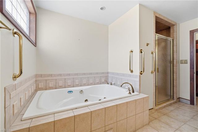 3707 Sandpiper LN, Chesapeake, VA 23325