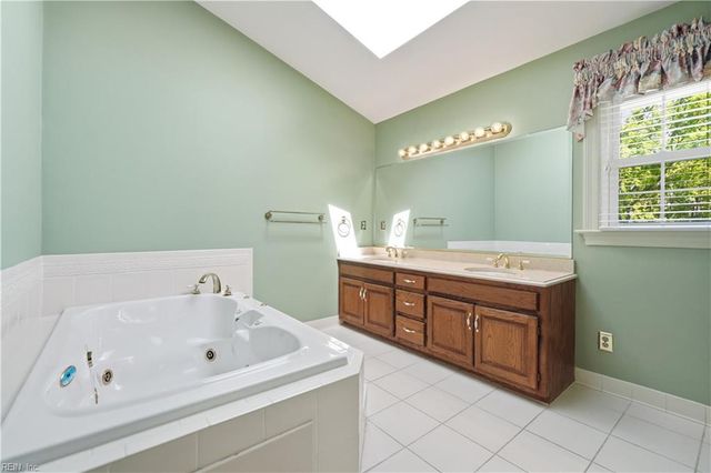 3707 Sandpiper LN, Chesapeake, VA 23325