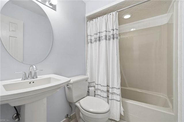 3707 Sandpiper LN, Chesapeake, VA 23325