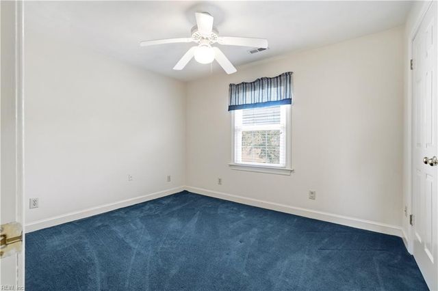 3707 Sandpiper LN, Chesapeake, VA 23325