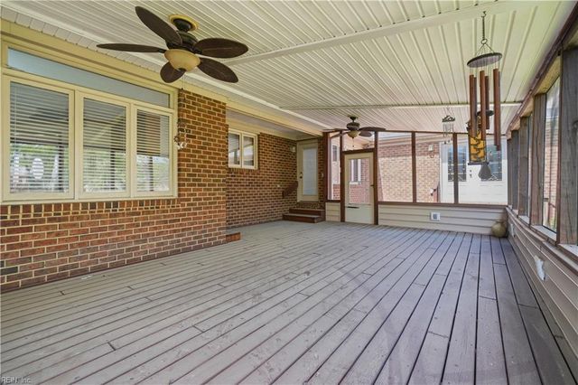 3707 Sandpiper LN, Chesapeake, VA 23325