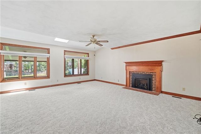 3707 Sandpiper LN, Chesapeake, VA 23325