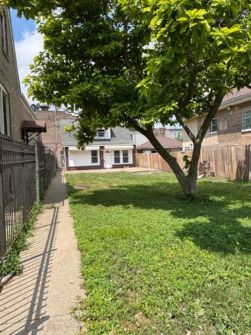 6638 S Albany Avenue, Chicago, IL 60629