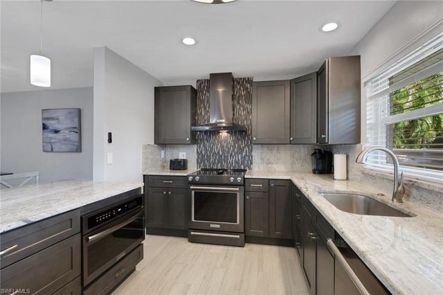 5356 Delano CT, Cape Coral, FL 33904