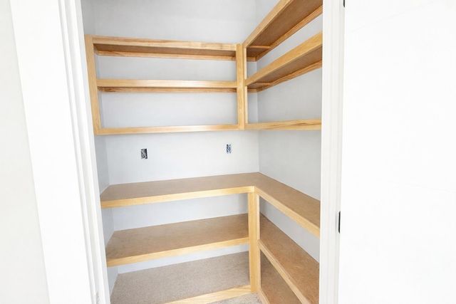 5468 N Toben Dr, Bel Aire, KS 67226