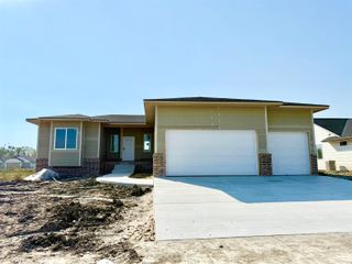 5468 N Toben Dr, Bel Aire, KS 67226