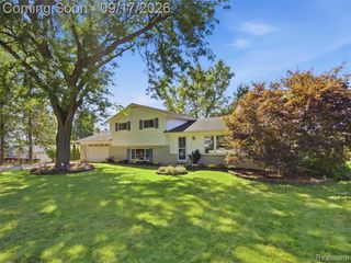 3642 Hi Lure Drive, Lake Orion, MI 48360