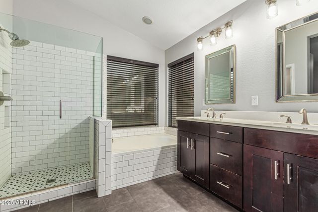 3160 S LAGUNA Drive, Chandler, AZ 85248