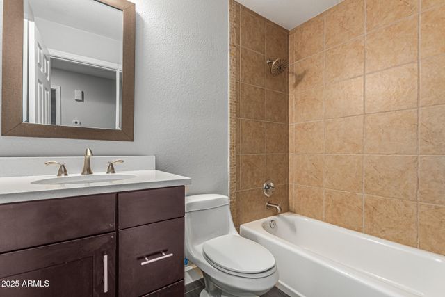 3160 S LAGUNA Drive, Chandler, AZ 85248