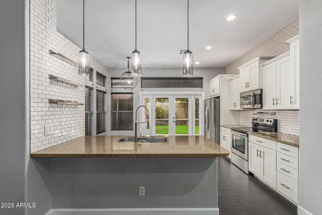 3160 S LAGUNA Drive, Chandler, AZ 85248