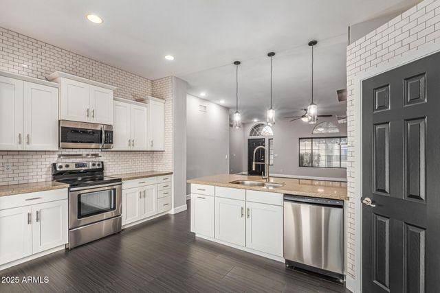 3160 S LAGUNA Drive, Chandler, AZ 85248