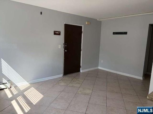 60 Ivy Street 1B, Kearny, NJ 07032
