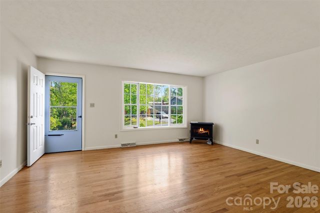68 Imperial Court, Asheville, NC 28803