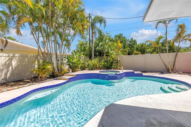 5698 24TH TERRACE N, St Petersburg, FL 33710