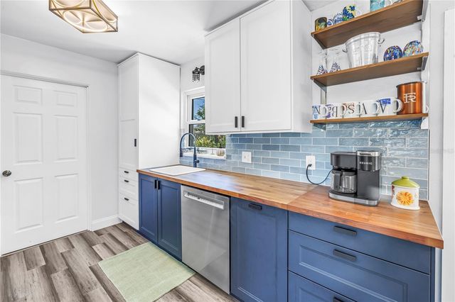 5698 24TH TERRACE N, St Petersburg, FL 33710