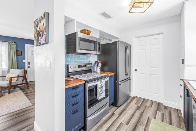 5698 24TH TERRACE N, St Petersburg, FL 33710