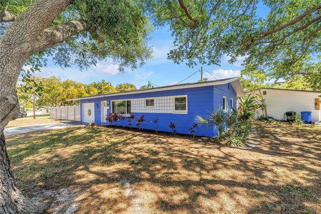 5698 24TH TERRACE N, St Petersburg, FL 33710