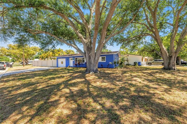 5698 24TH TERRACE N, St Petersburg, FL 33710