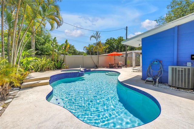 5698 24TH TERRACE N, St Petersburg, FL 33710